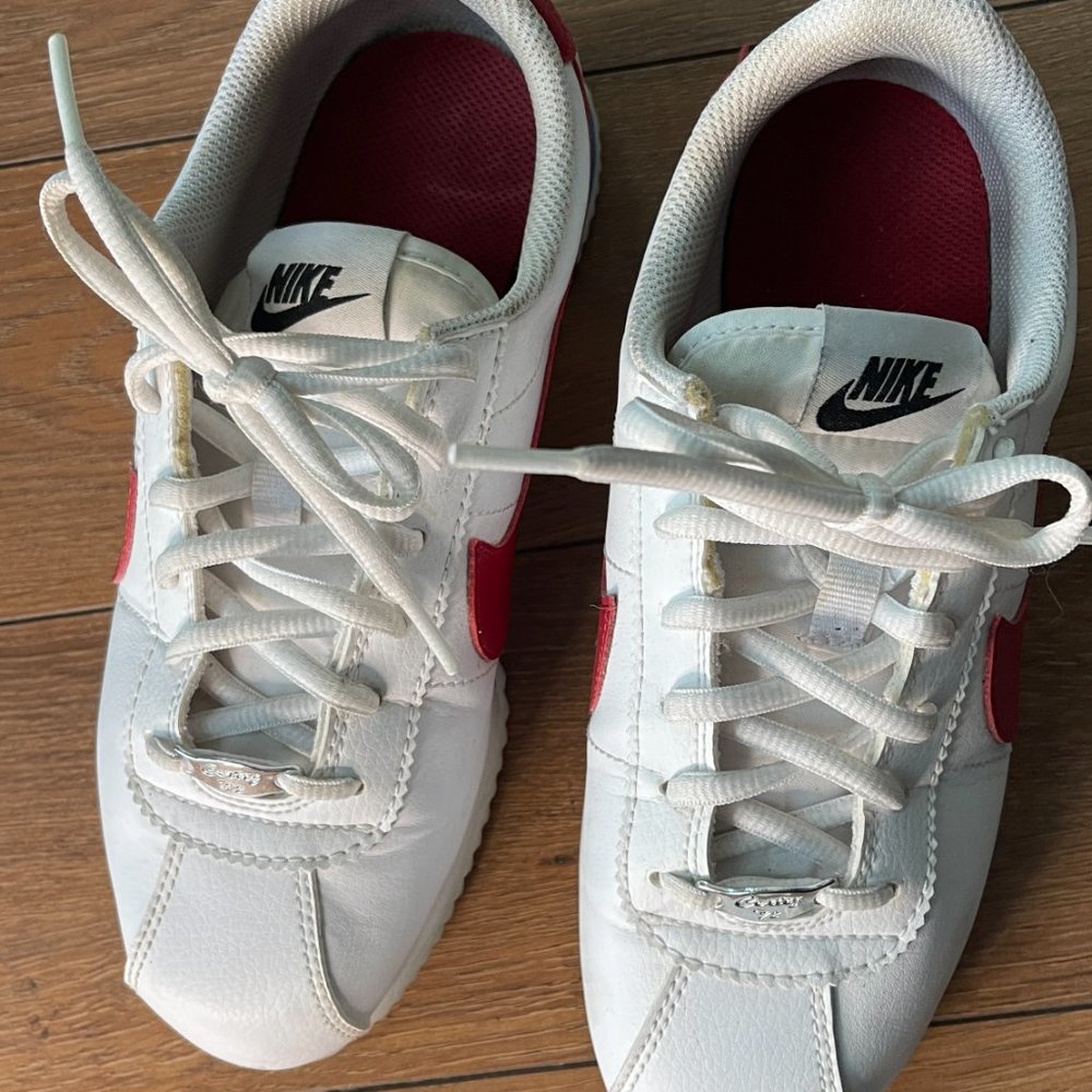 NIKE - Picture 5 of 9